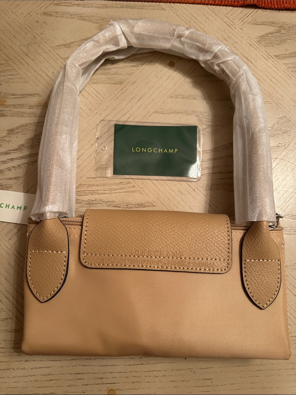 Stylish Crossbody Bag in Beige with Blue Snap - Picture 4 of 8